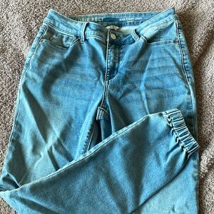 NWOT Laurie Felt Knit Clean Jean Jogger in XS Light wash
